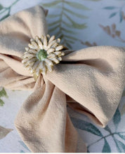 Charger l'image dans la galerie, Anneau de serviette fleur métallique H6xL4cm
