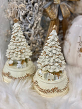 Charger l&#39;image dans la galerie, Boîte à musique sapin de Noel antique crème H19xL10cm
