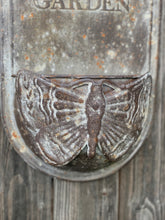 Charger l&#39;image dans la galerie, Porte plante métallique mural brun antique H41xL28xP9cm

