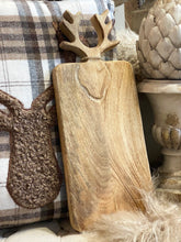 Charger l'image dans la galerie, Planche en bois décor cerf H40xL16cm
