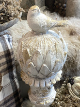 Charger l'image dans la galerie, Grand ornement avec oiseau en résine ( uniquement enlèvement boutique) H54xL17cm
