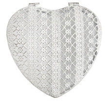 Charger l'image dans la galerie, Boîte à bijoux coeur métal finition blanchie GM 17x6cm
