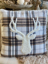 Charger l'image dans la galerie, Coussin cerf 45x45cm
