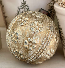 Charger l&#39;image dans la galerie, Boule de Noël doré ancien 10cm
