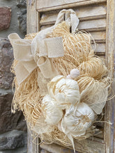 Charger l'image dans la galerie, Couronne garnie fleurs séchées 40cm
