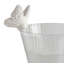Charger l'image dans la galerie, Papillon à poser sur verre ou autre en biscuit de céramique blanche H4xL3cm
