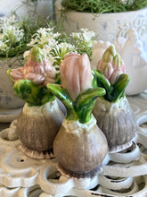 Charger l'image dans la galerie, Bulbe fleur céramique rose pastel H9xL5cm
