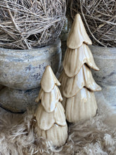 Charger l'image dans la galerie, Sapin beige brillant céramique PM H18xL9cm
