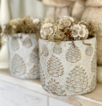 Charger l&#39;image dans la galerie, Pot pommes de pin garni
