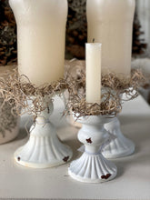 Charger l&#39;image dans la galerie, Porte bougie métallique antique crème GM H11xL9cm
