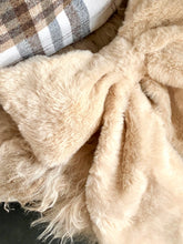 Charger l'image dans la galerie, Noeud beige en fourrure H35xL28cm
