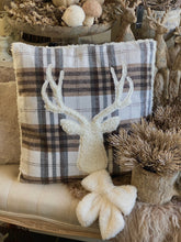 Charger l'image dans la galerie, Coussin cerf 45x45cm
