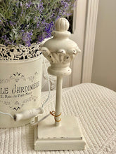 Charger l&#39;image dans la galerie, Ornement sur pied bois PM H32xL13cm
