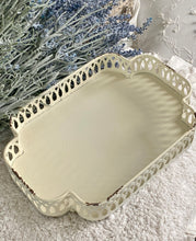 Charger l'image dans la galerie, Plateau métallique antique crème PM H6xL30xP21cm
