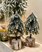 Charger l'image dans la galerie, Sapin enneigé artificiel H25xL10cm
