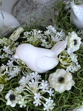 Charger l'image dans la galerie, Oiseau à poser sur verre ou autre en biscuit de céramique blanc H7xL5cm

