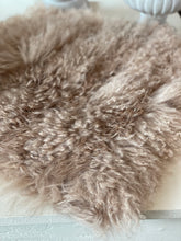Charger l&#39;image dans la galerie, Fourrure synthétique brune 40x40cm
