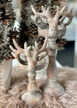 Charger l&#39;image dans la galerie, Bougeoir cerf en résine brun vieilli PM H24xL12cm
