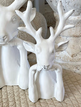 Charger l'image dans la galerie, Cerf en résine blanchie PM H20xL12cm

