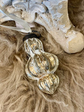 Charger l'image dans la galerie, Boule mercurisée dorée H9xL5cm
