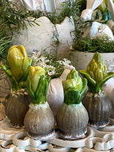 Charger l'image dans la galerie, Bulbe fleur céramique jaune pastel GM H12xL5cm
