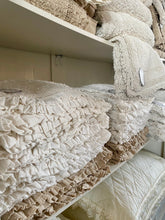 Charger l'image dans la galerie, Tapis de bain coton beige avec double volants 50x80cm
