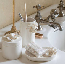 Charger l'image dans la galerie, Verre Amour de Fleurs céramique blanc/doré
