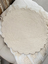 Charger l&#39;image dans la galerie, Set de table boutis rond beige 40cm
