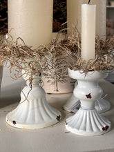 Charger l&#39;image dans la galerie, Porte bougie métallique antique crème GM H11xL9cm
