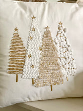 Charger l&#39;image dans la galerie, Coussin sapins blanc/doré 45x45cm (déhoussable, intérieur compris)
