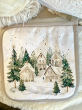 Charger l'image dans la galerie, Manique coton décor chalets 20x20cm
