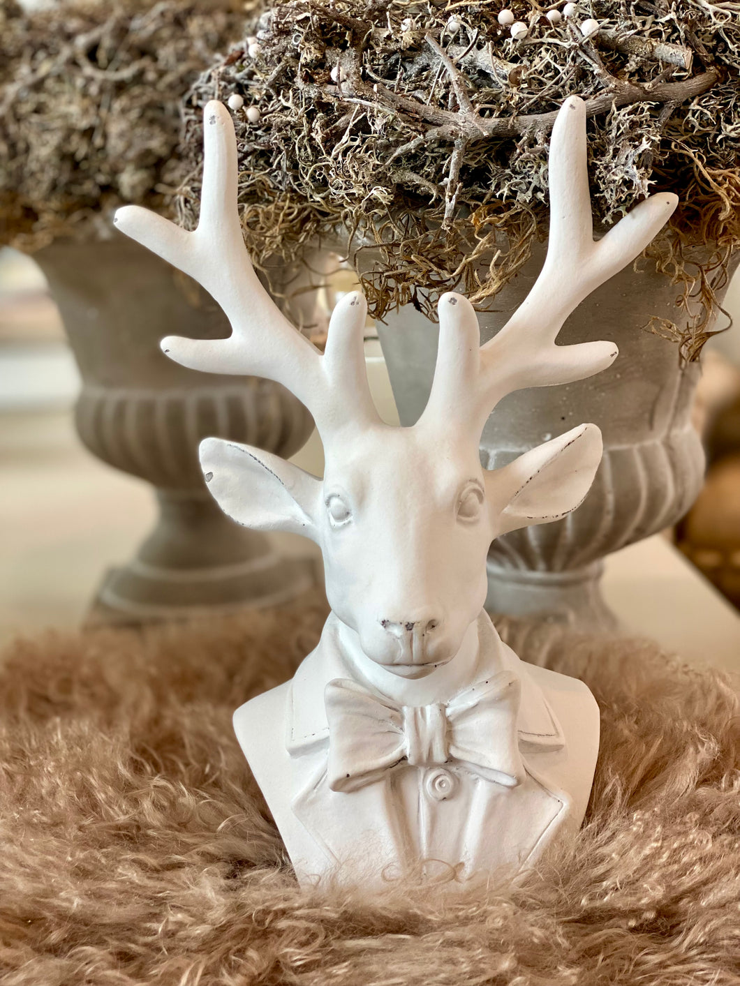 Buste cerf blanc noeud papillon H28xL20cm