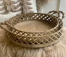 Charger l'image dans la galerie, Plateau rond métallique ajouré H12xL28cm

