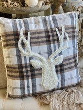Charger l'image dans la galerie, Coussin cerf 45x45cm

