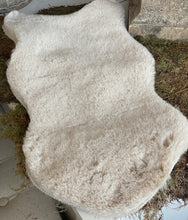 Charger l'image dans la galerie, Fourrure synthétique beige 50x25cm
