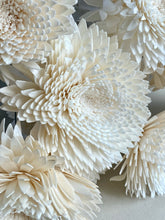 Charger l'image dans la galerie, Dalhia en papier sur tige métallique MM H40xL10cm
