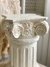 Charger l&#39;image dans la galerie, Socle colonne ronde blanc patiné H30xL20cm
