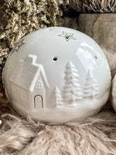 Charger l'image dans la galerie, Boule décorative Village de Noël LED MM

