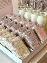 Charger l'image dans la galerie, Savon parfumé Cachemire Exquis - Fleur de Coton
