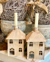 Charger l'image dans la galerie, Maisonnette porte bougie métallique beige vieilli H20xL12cm
