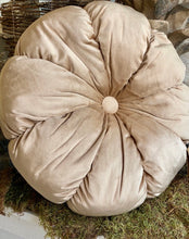 Charger l'image dans la galerie, Coussin velours cognac 40cm
