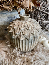 Charger l'image dans la galerie, Vase pomme de pin H20xL16cm
