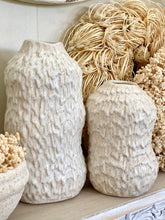 Charger l'image dans la galerie, Vase céramique crème PM H22xL14cm

