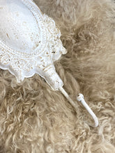 Charger l'image dans la galerie, Patère métallique blanchie H31xL12cm
