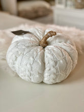 Charger l&#39;image dans la galerie, Citrouille coton blanc cassé H18xL23cm
