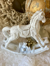 Charger l&#39;image dans la galerie, Cheval à bascule bois blanc patiné - H25xP7xL25cm
