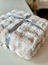 Charger l&#39;image dans la galerie, Plaid fourrure beige 160x140cm
