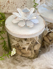 Charger l'image dans la galerie, Bougeoir métal et verre H18xL13cm ( fleurs séchées et bougie comprise)
