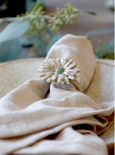 Charger l'image dans la galerie, Anneau de serviette fleur métallique H6xL4cm
