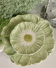 Charger l'image dans la galerie, Assiette céramique fleur PM 12cm
